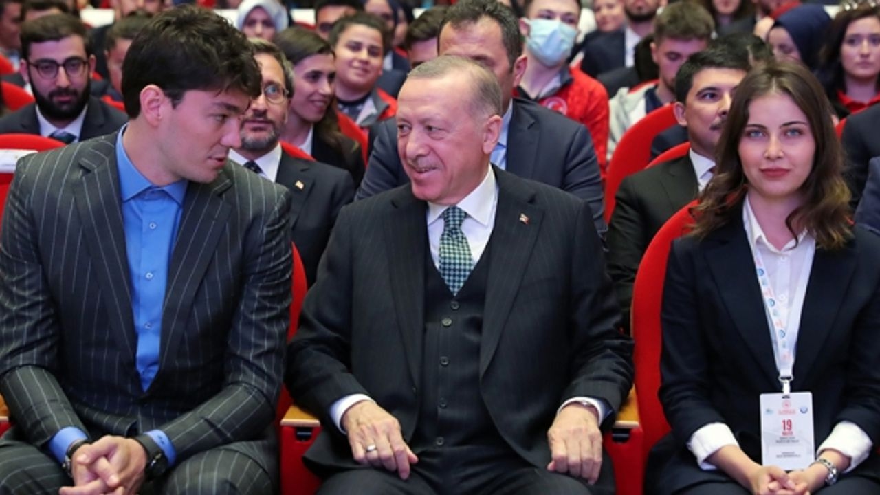 Erdoğan'dan gençlere; "Hayallerinizden asla vazgeçmeyin"
