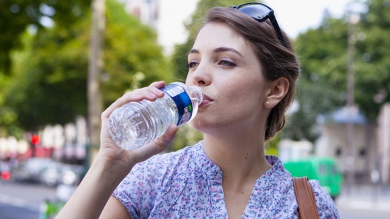 Sıcak yaz günlerinde su içmeyi ihmal etmeyin