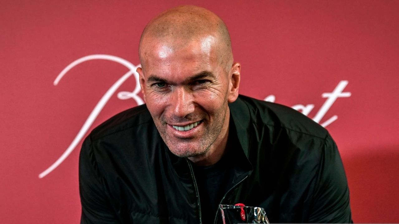 Zinedine Zidane saç ektirmek için Türkiye’ye geldi