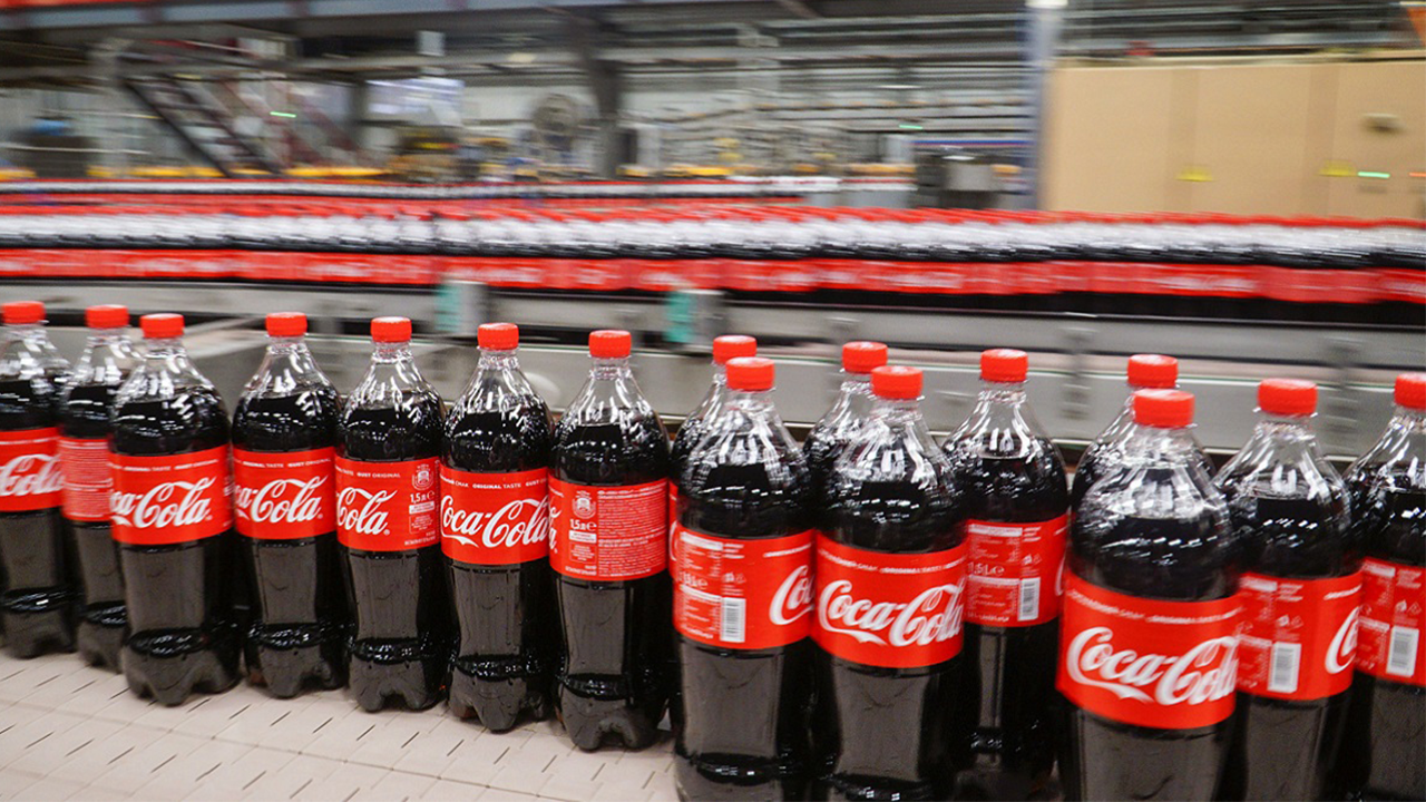 Coca Cola dolaplarının yüzde 25'ini rakip firma ürünlerine açacak