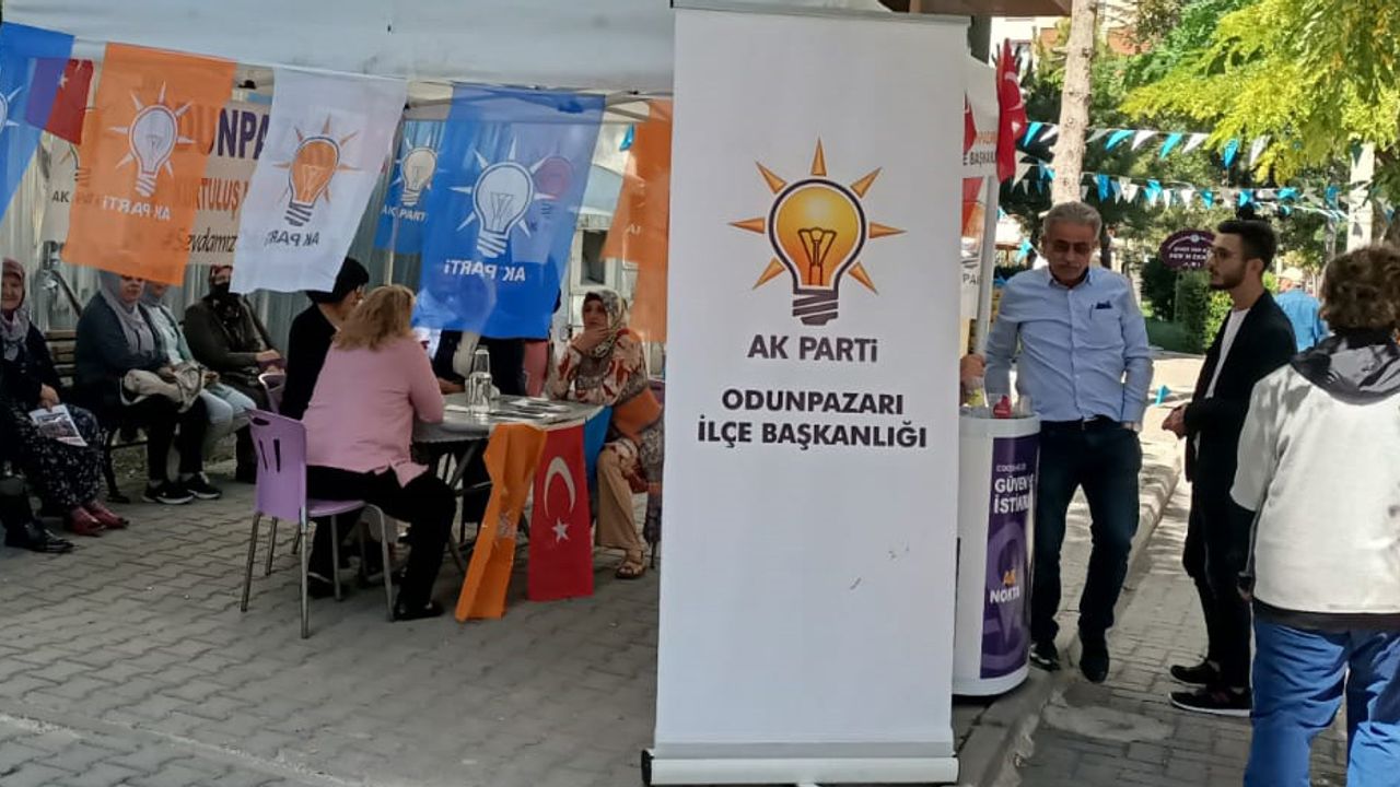 Eskişehir’de AK Parti standında gergin anlar; Tartışma çıktı!