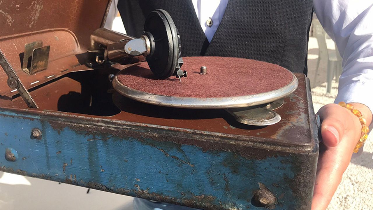 Eskişehir'deki 100 yıllık gramofon dikkat çekiyor