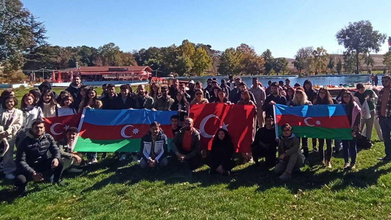 Azerbaycanlı öğrenciler Sakaryabaşı’na hayran kaldı!