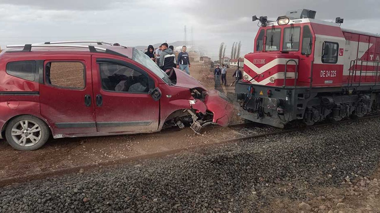 Eskişehir - Denizli seferini yapan tren kaza yaptı!