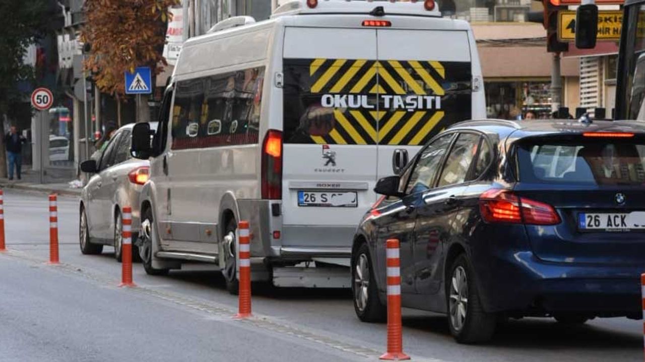 Murat Özcan: "Caddelere yerleştirilen dubalar Eskişehir trafiğine zarar veriyor"
