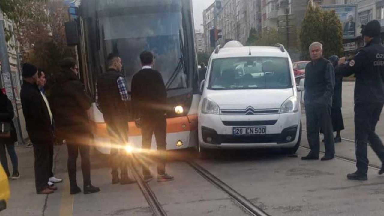 Eskişehir trafiğini felç eden tramvay kazası!