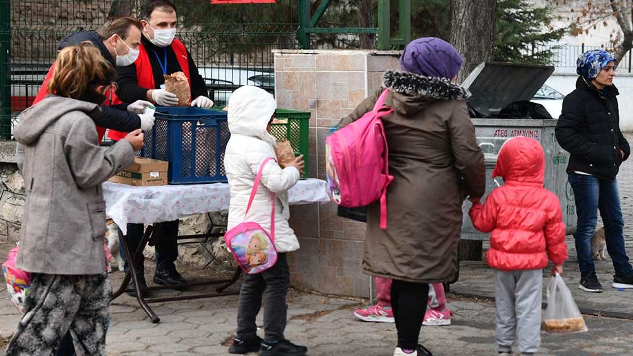 Eskişehir'de ilkokul öğrencilerine beslenme desteği verildi