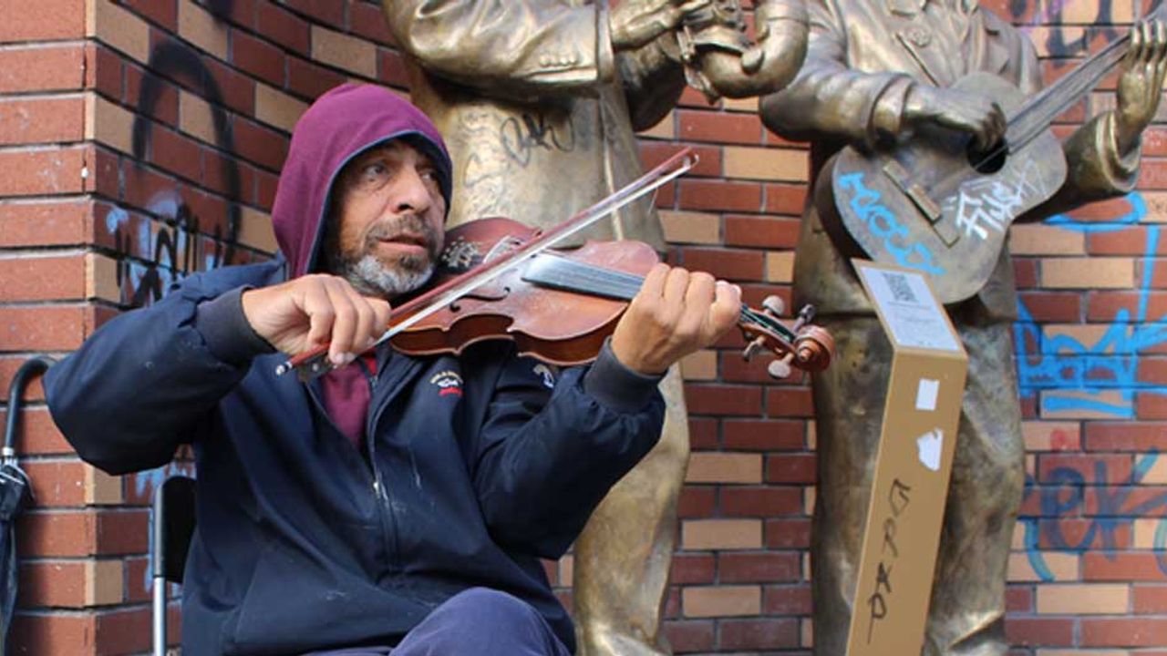 Eskişehirli sokak müzisyenleri üstü kapalı yer talep ediyor