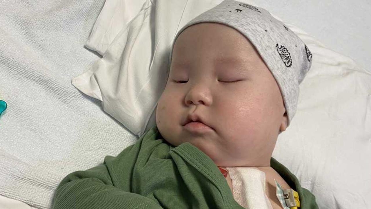 2 aylık Kırgız bebek Türk doktorlar sayesinde hayata tutundu