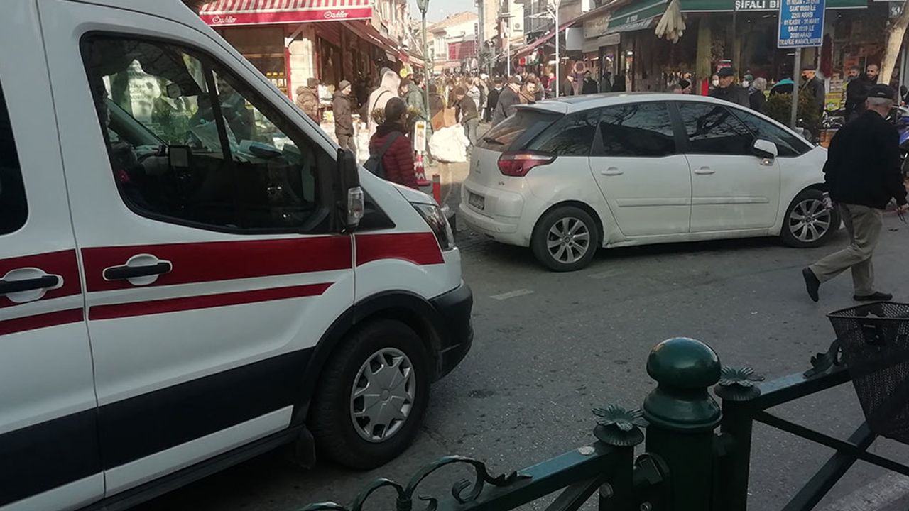 Eskişehir'de duyarsız sürücü sıkıntısı; Ambulans yoldan geçemedi!