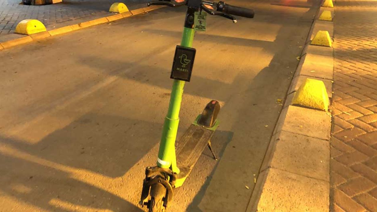 Bilinçsiz scooter kullanıcıları trafiği tehlikeye atıyor!