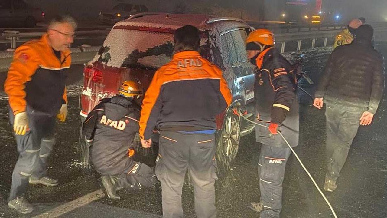 Eskişehir - Kütahya karayolunda zincirleme trafik kazaları!