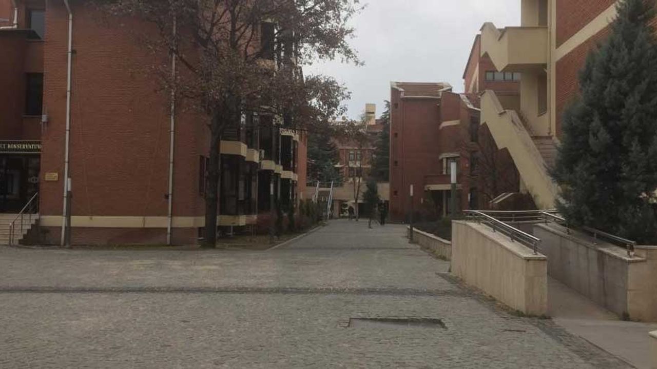 Anadolu Üniversitesi Kampüsleri boş kaldı