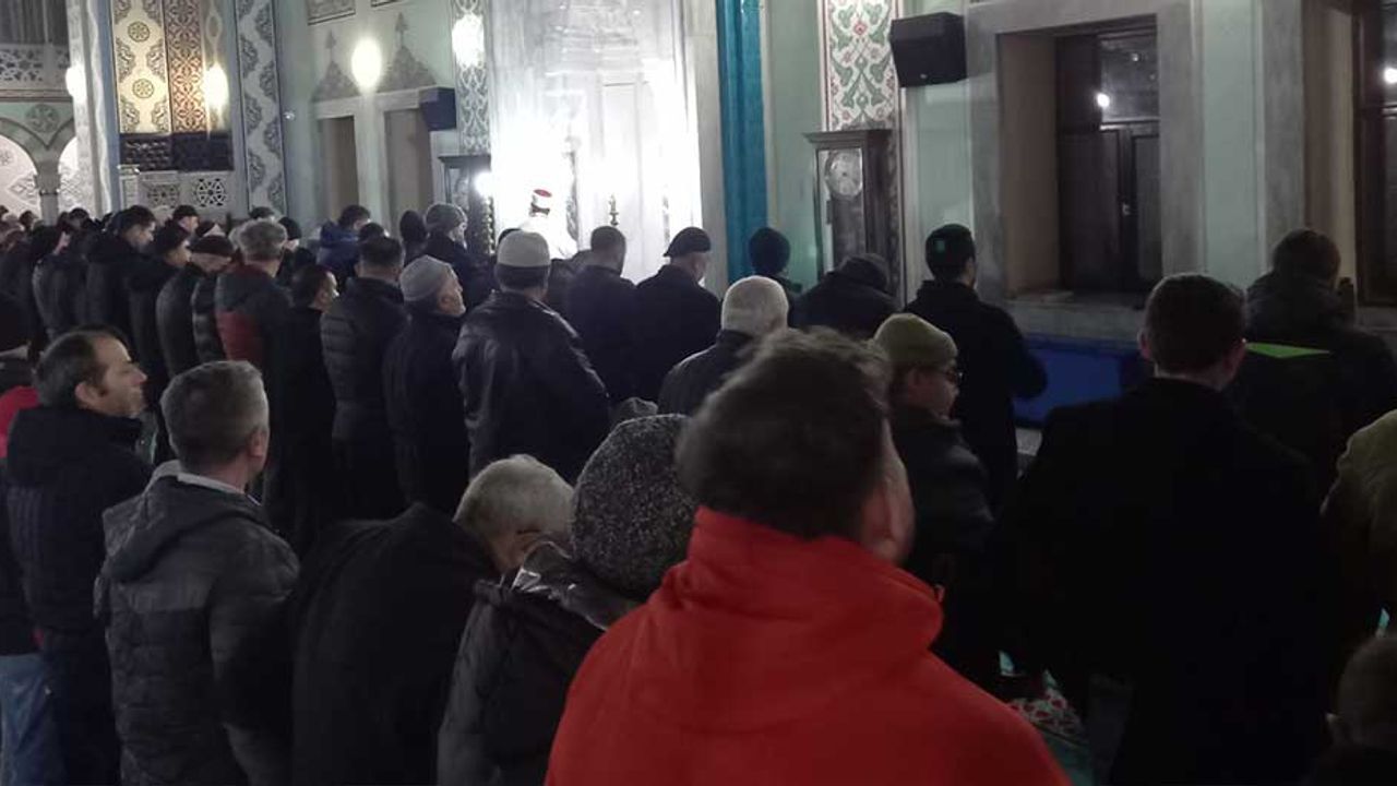 Yeni yılın ilk namazı için Reşadiye Camii'nde buluştular