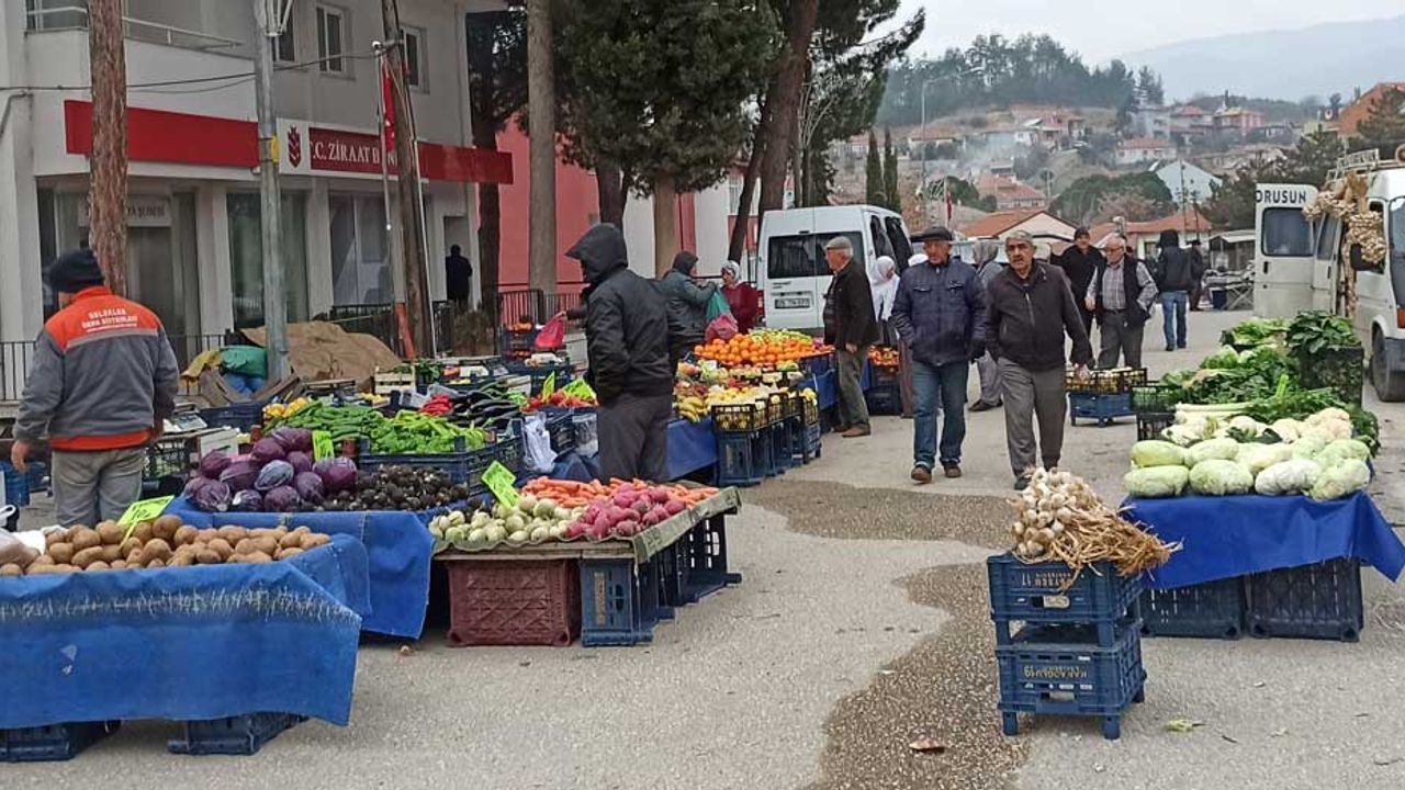 Sarıcakaya bölgesinde yetişen ürünler bu pazarda satılıyor