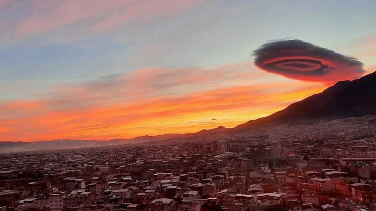 Türkiye'de heyecan yaratan manzara; UFO zannedenler bile oldu!