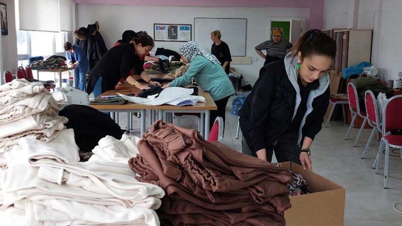 Eskişehir'de 20 kadın depremzedeler için harekete geçti