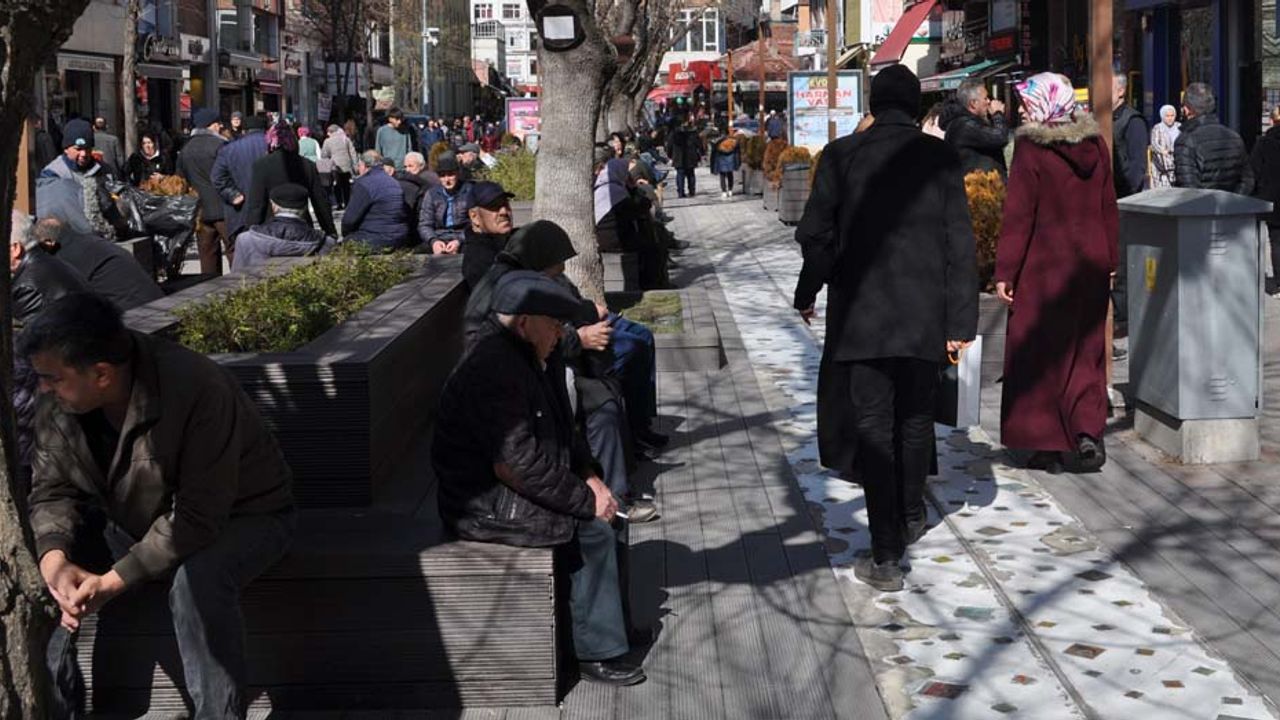 Eskişehir'de hamamyolu caddesi yine tıklım tıklım doldu!