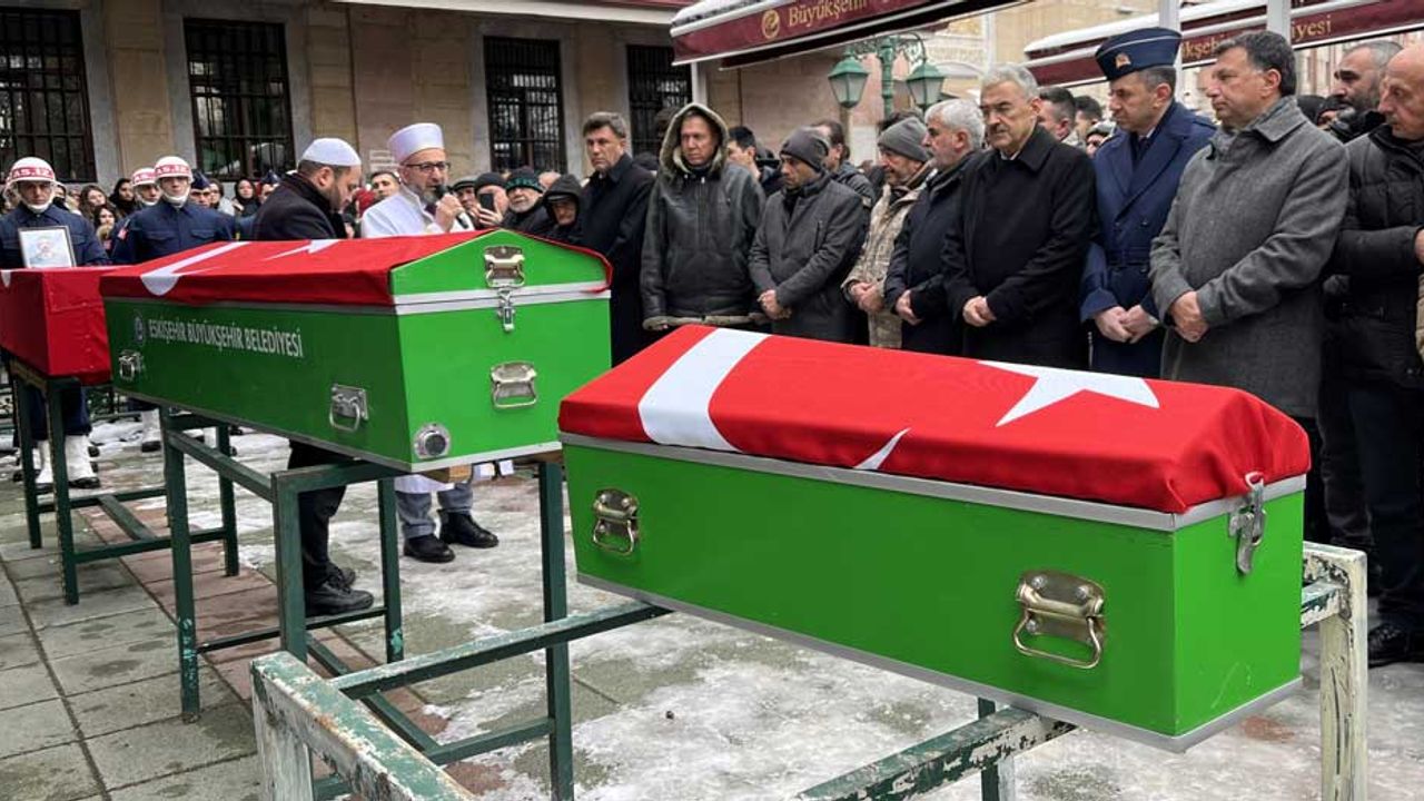 Vefat eden uzman çavuş ve ailesi Eskişehir'de son yolculuğuna uğurlandı