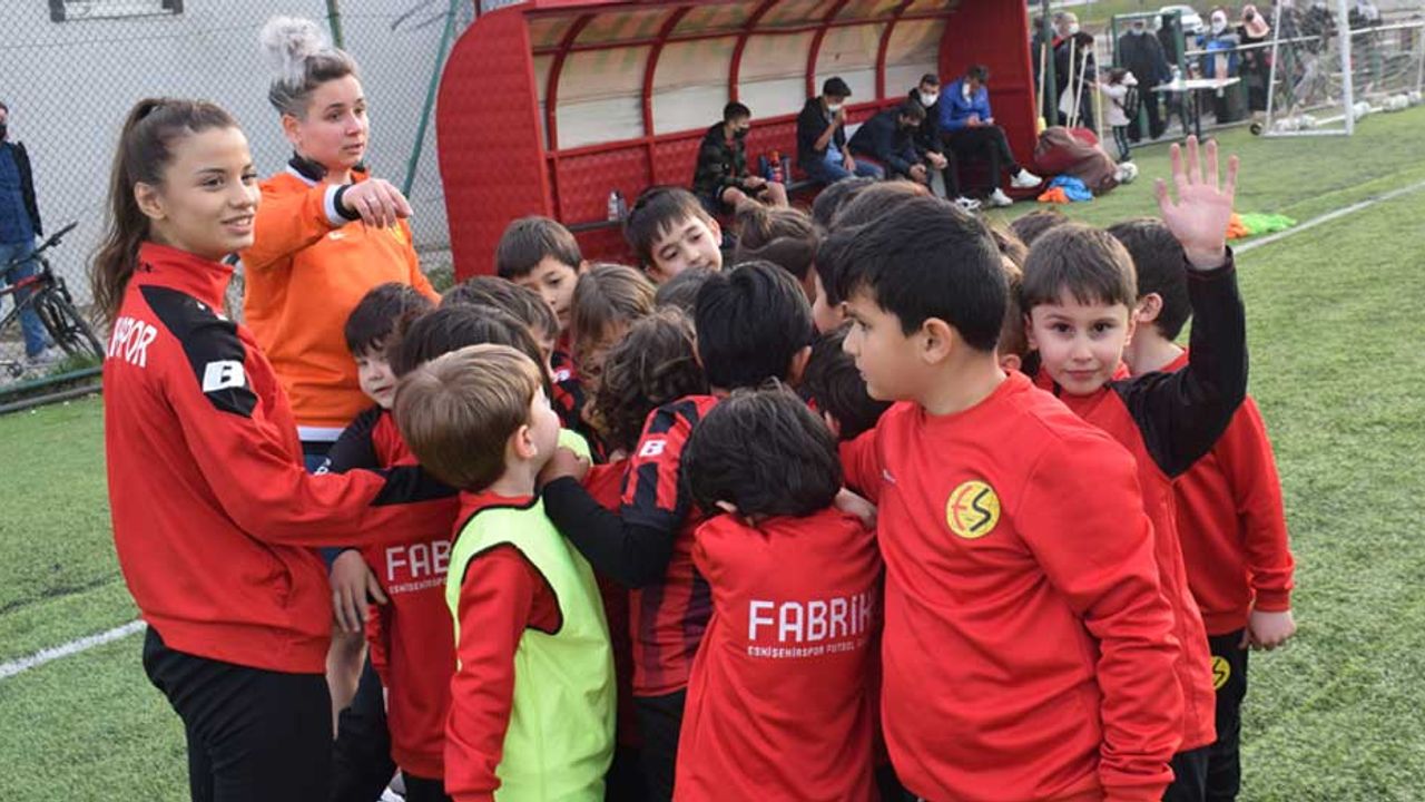 Eskişehirspor depremzede çocuklar için üzerine düşeni yapacak