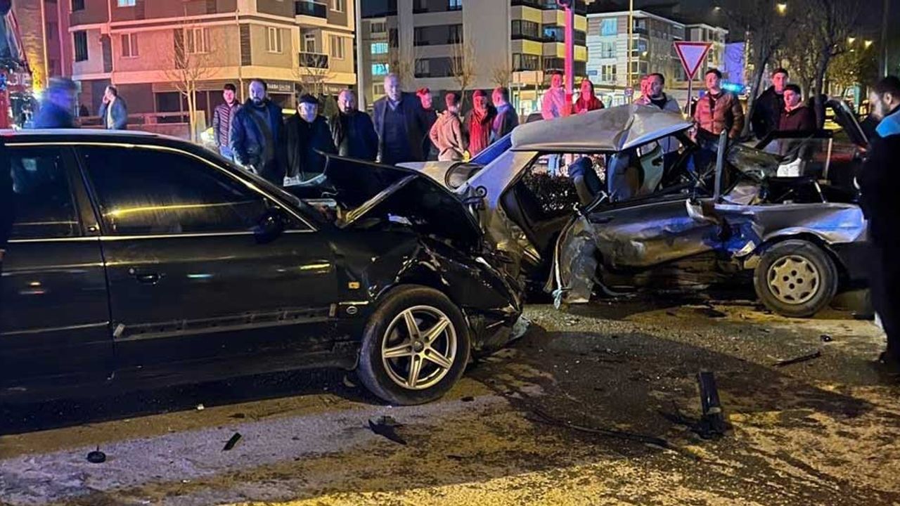 Eskişehir'de feci kaza; Sürücü olay yerinden kaçtı!
