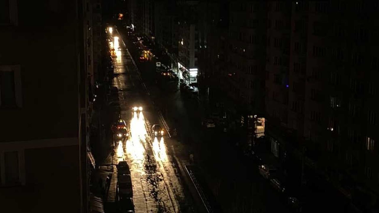 Eskişehir'i karanlığa gömdüler; Eskişehir halkını kızdıran elektrik kesintisi!