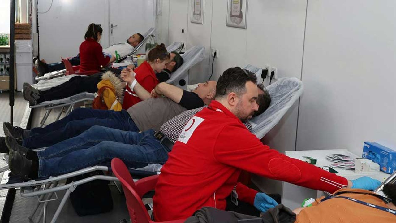 Eskişehir'de 160 kişi ile Türk Kızılay'a kan bağışı yaptılar!