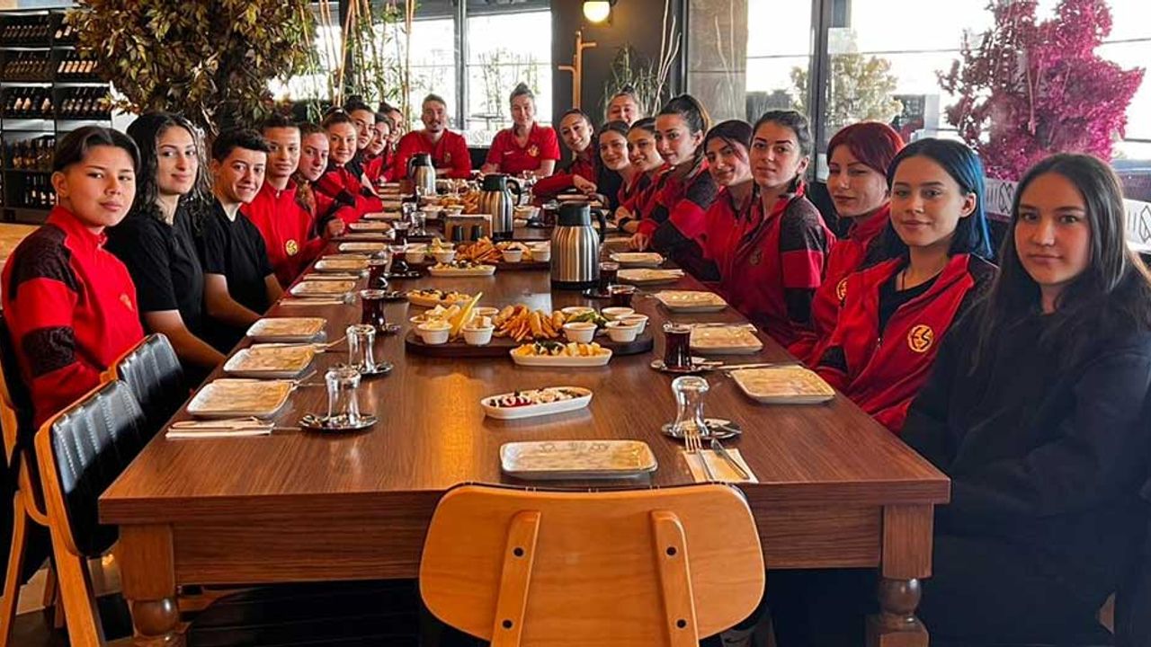 Eskişehirspor Kadın Futbol Takımı gözünü liderlik koltuğuna dikti
