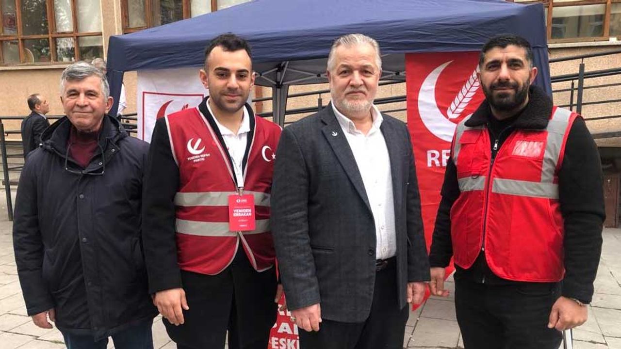 Fatih Erbakan için Eskişehir'de de imza topluyorlar