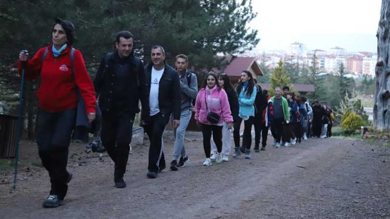 Eskişehir'de kent ormanında gece yürüyüşleri başladı