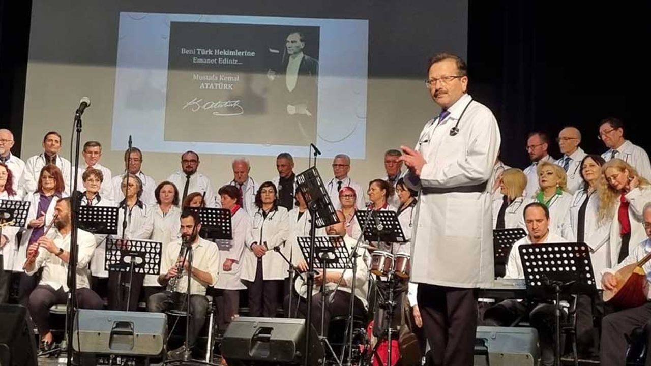 Eskişehir'de coşkulu koro konseri; 54 kişi ayakta alkışlandı!