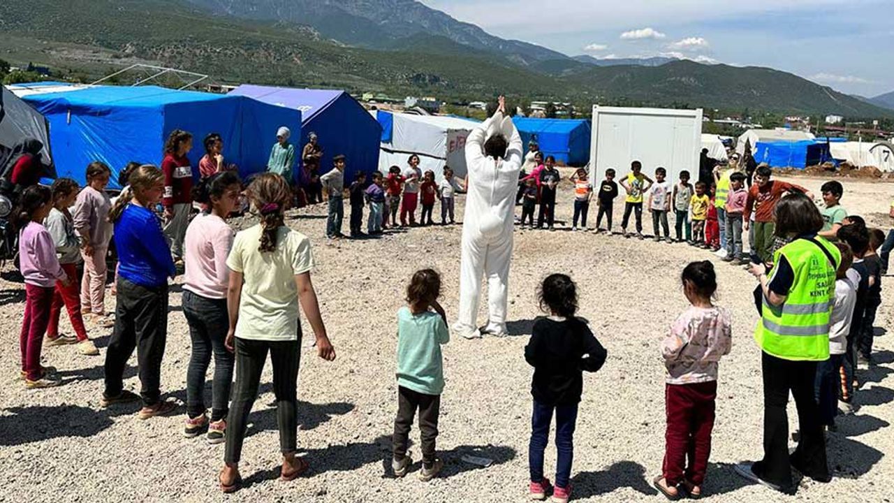 Eskişehir'den yola çıkan 1000 oyuncak Hataylı depremzede çocuklara ulaştı