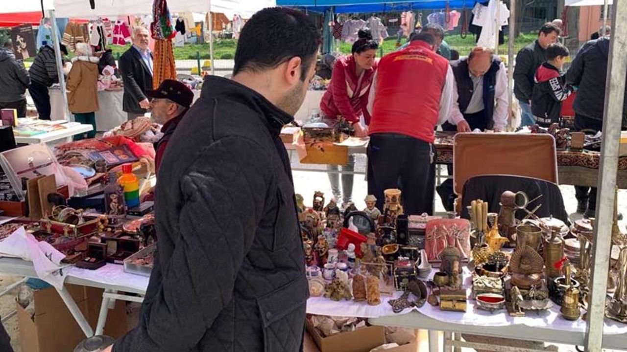 Eskişehir'de kurulan antika pazarı yine yoğun ilgi gördü!