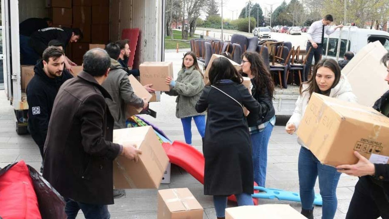 Eskişehir'den deprem bölgesine yapılan yardımlar sürüyor