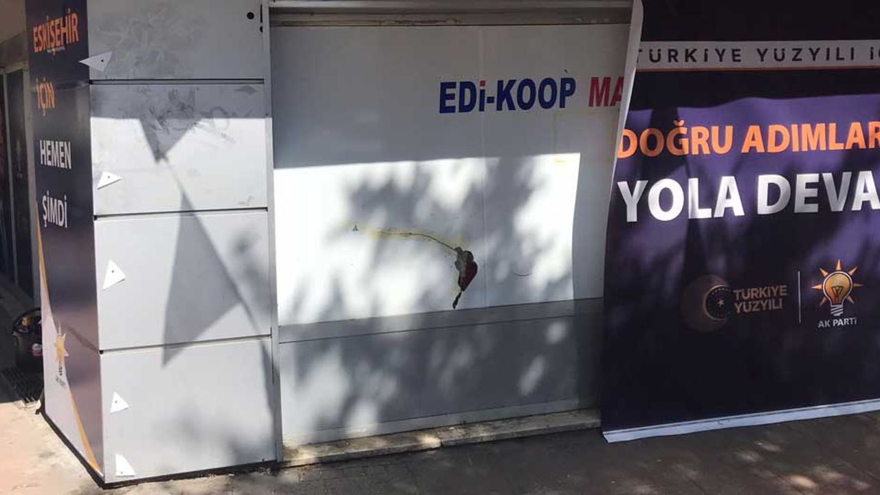 Eskişehir'de AK Parti seçim ofisine saldırı; Sert tepki geldi!
