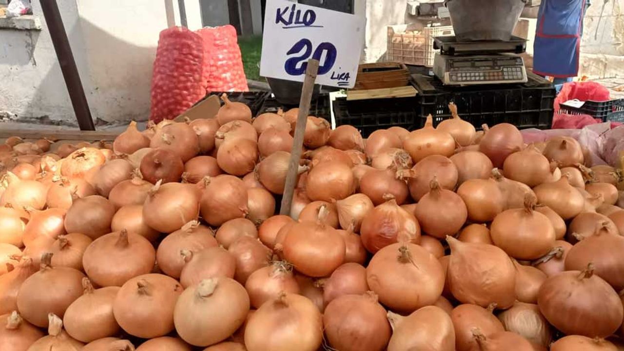 Eskişehir'de kuru soğan fiyatları; Markette 30, pazarda 20 lira!