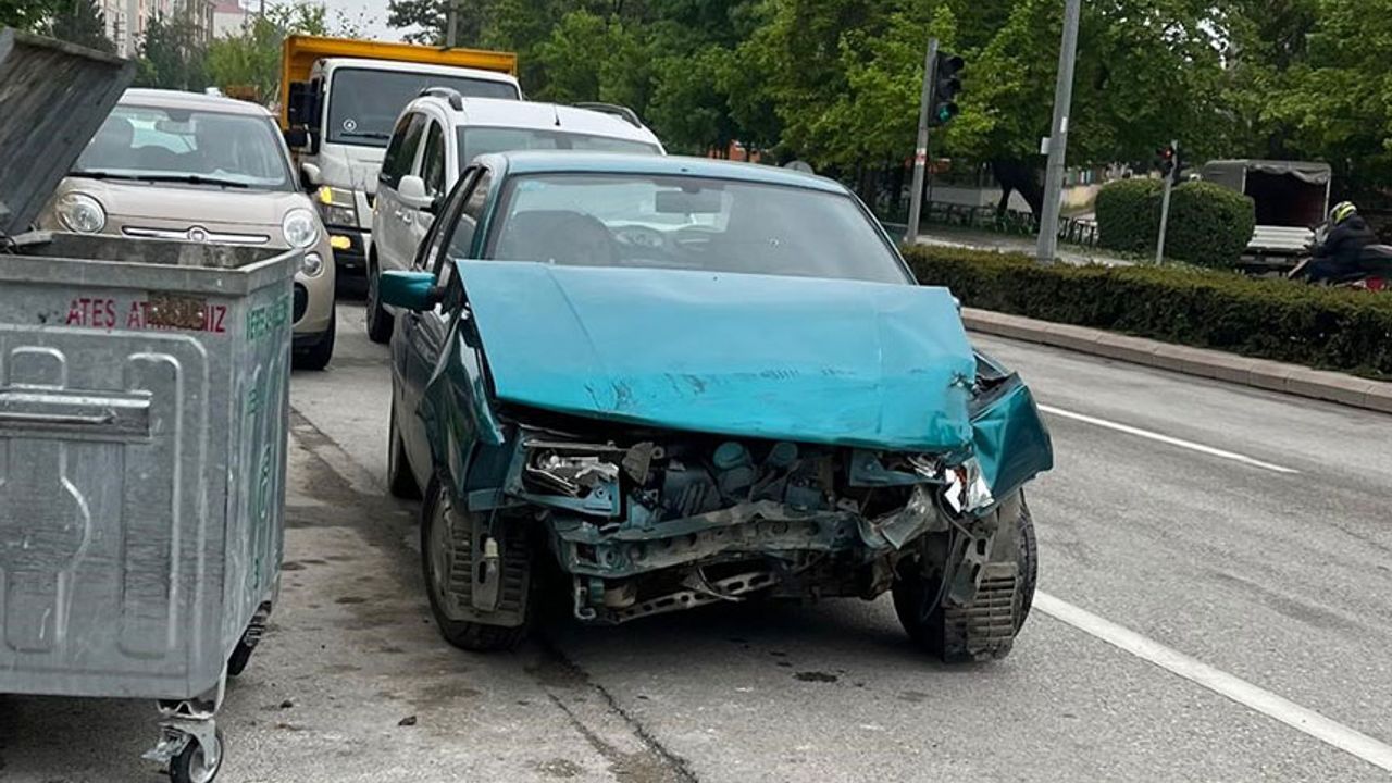 Eskişehir’de trafik kazası; 3 araç zarar gördü!