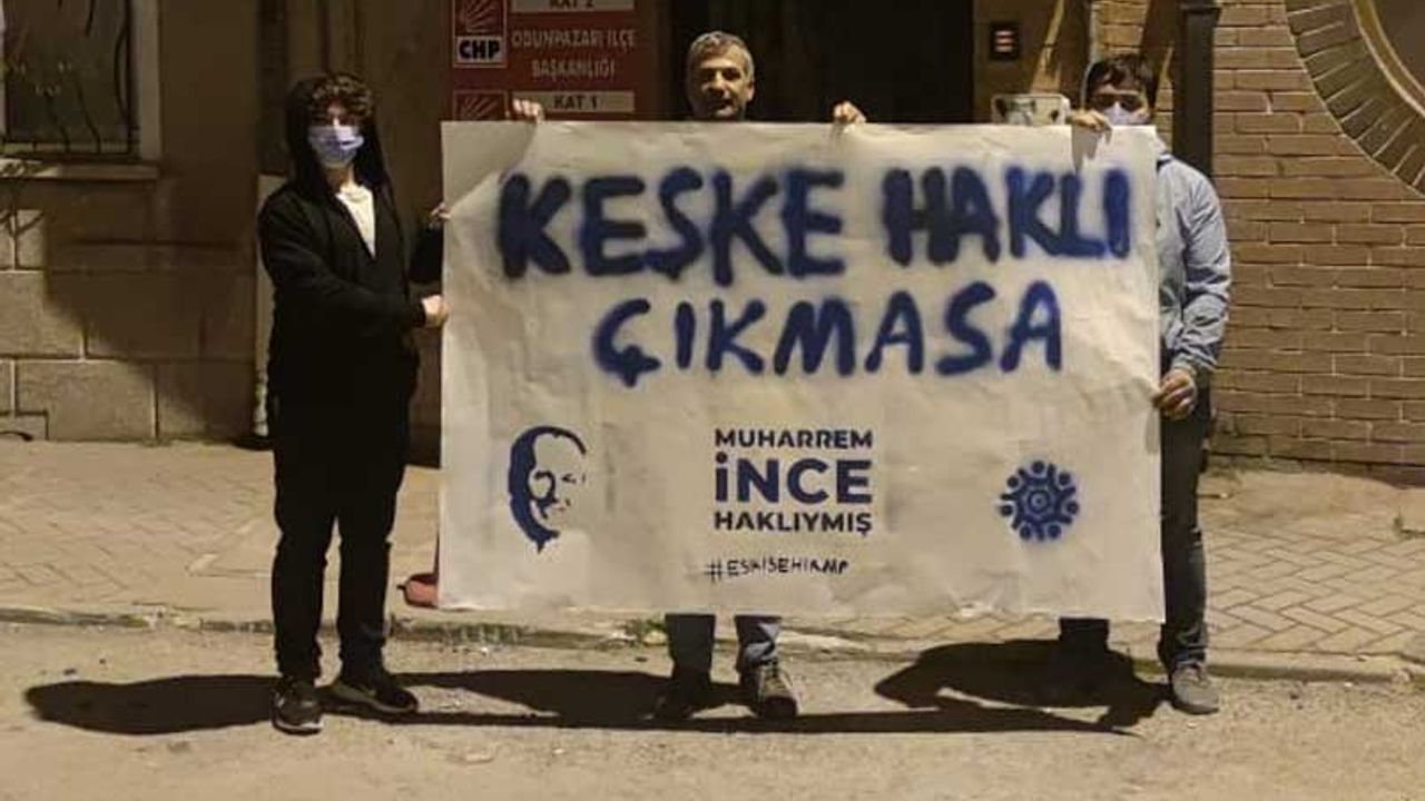 Eskişehir'de CHP İl Binası önünde ilginç protesto!