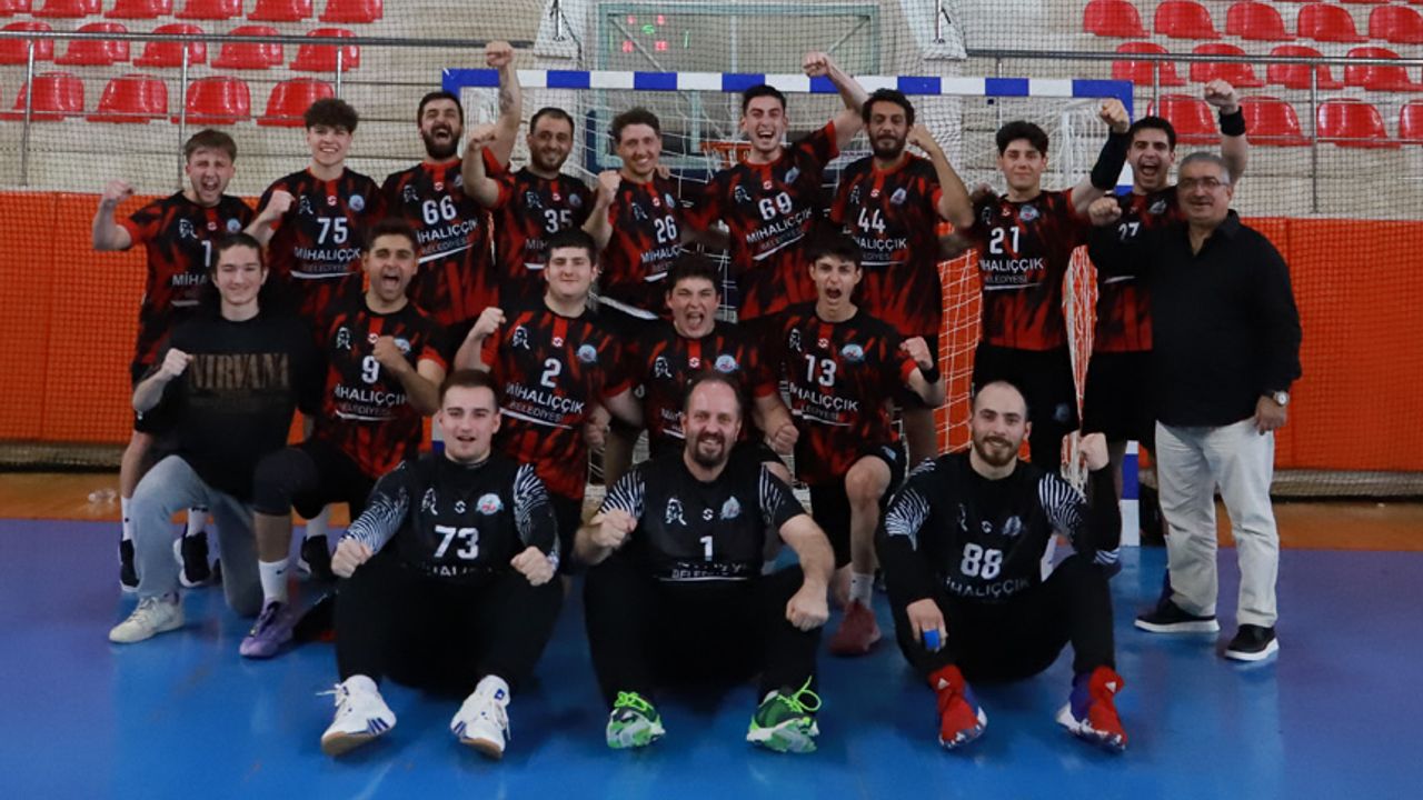 Eskişehir'e şampiyonluk kupası getirdiler; Hentbolde önemli başarı!