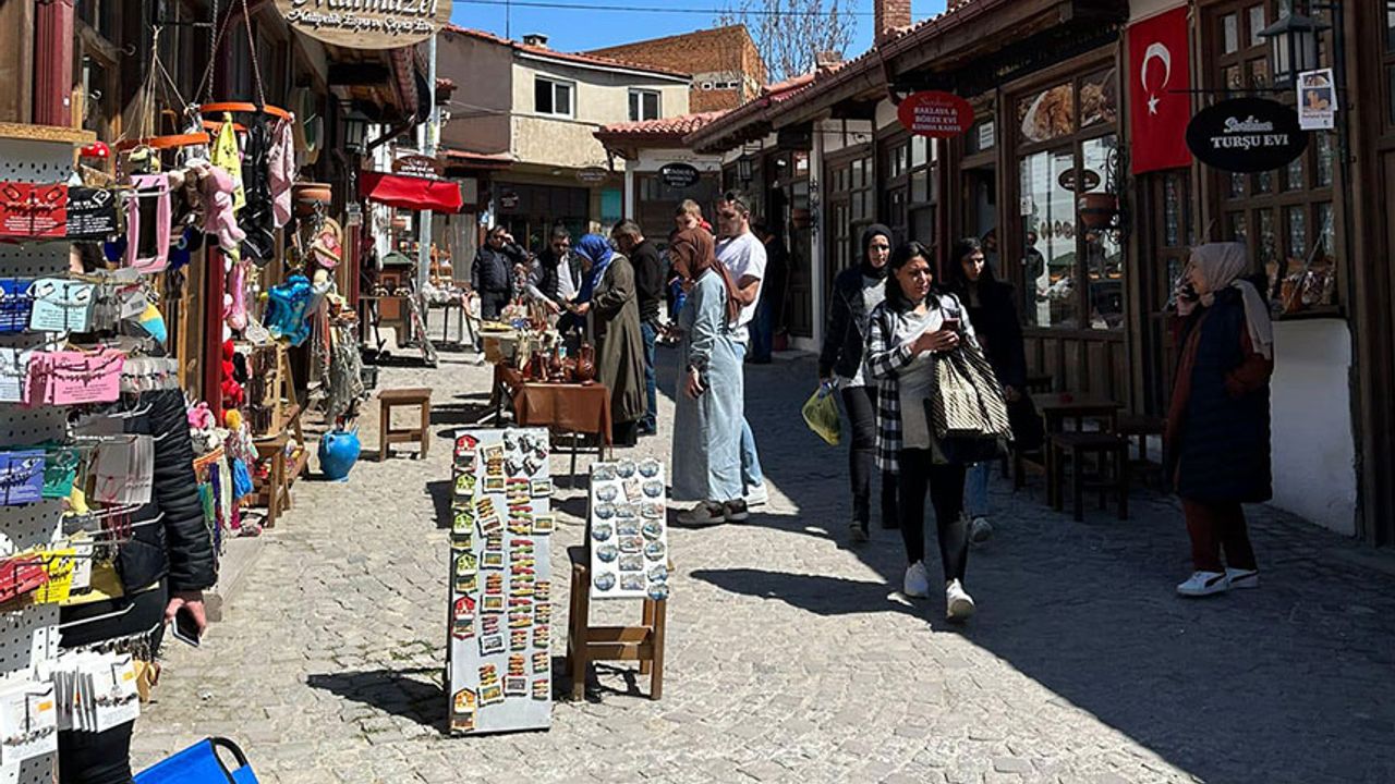 Eskişehir'in o ilçesi turist akınına uğruyor!