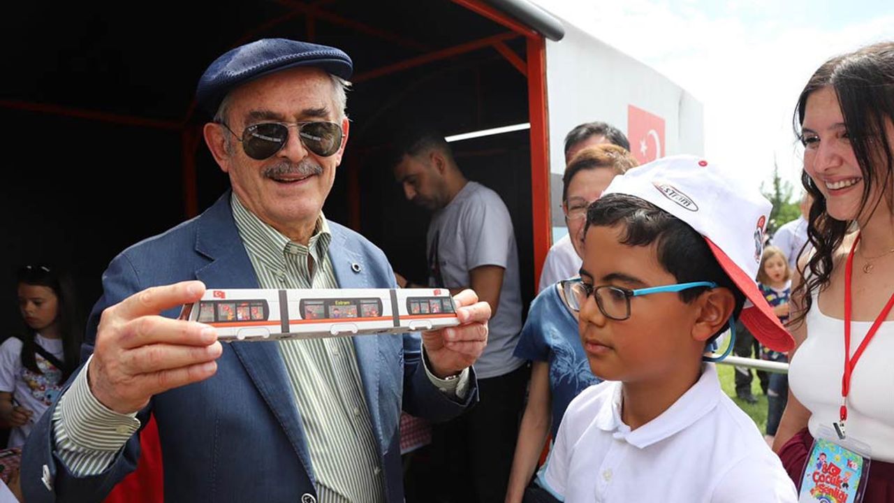 Yılmaz Büyükerşen'den tramvaya ücretsiz binen yaşlılar hakkında açıklama!