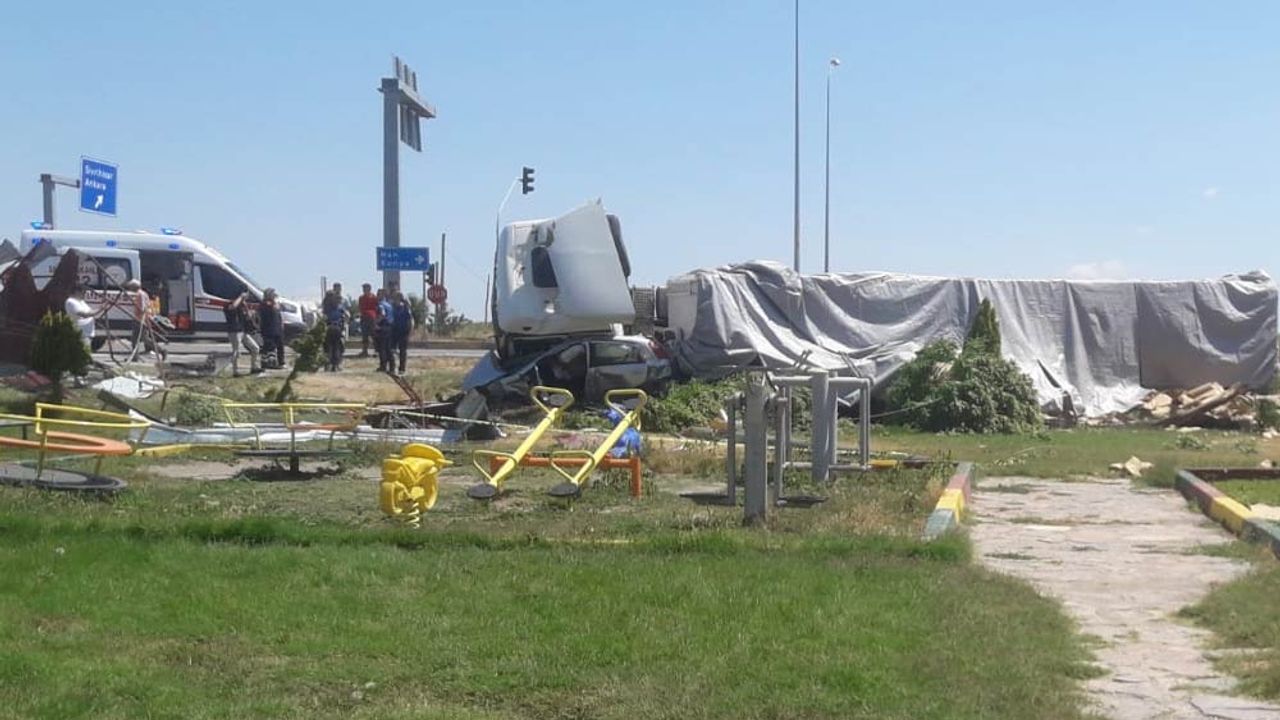 Eskişehir'de feci kaza; 1 kişi öldü 1 kişi ağır yaralandı!