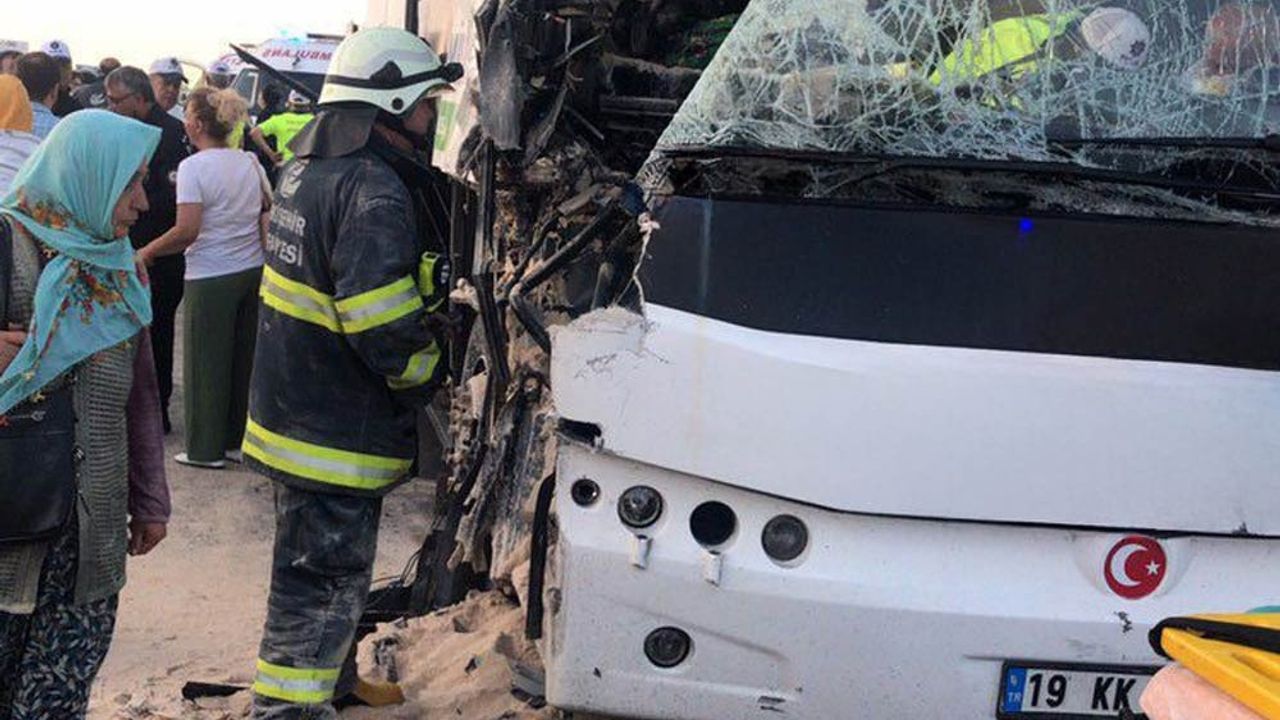 Şehirlerarası yolcu otobüsü Eskişehir'de kaza yaptı; 20'den fazla yaralı var!