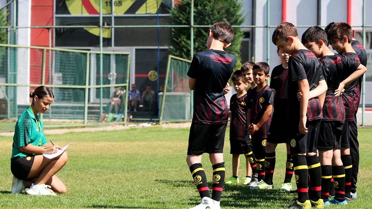 Eskişehirspor Fabrika Futbol Okulu yeni yetenekleri bekliyor!