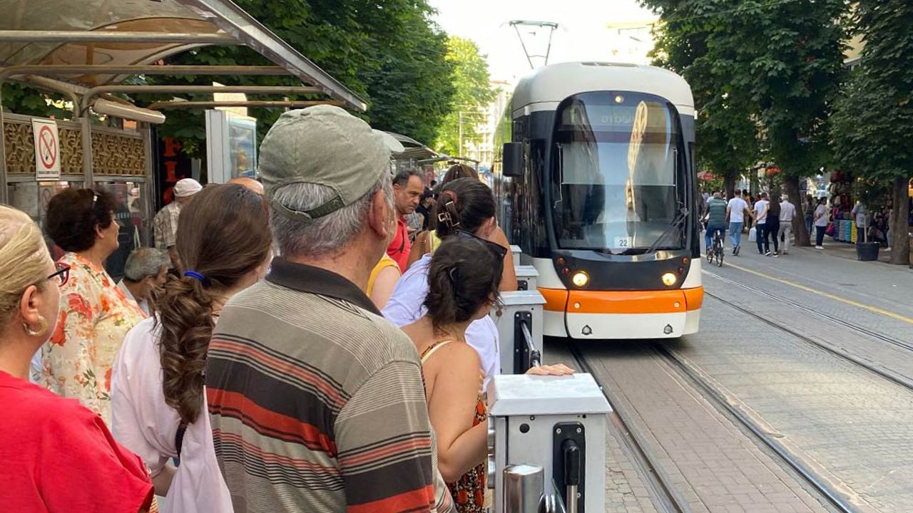 Eskişehir Büyükşehir Belediyesi bu aralar çok bonkör; Tramvaylar yine ücretsiz!