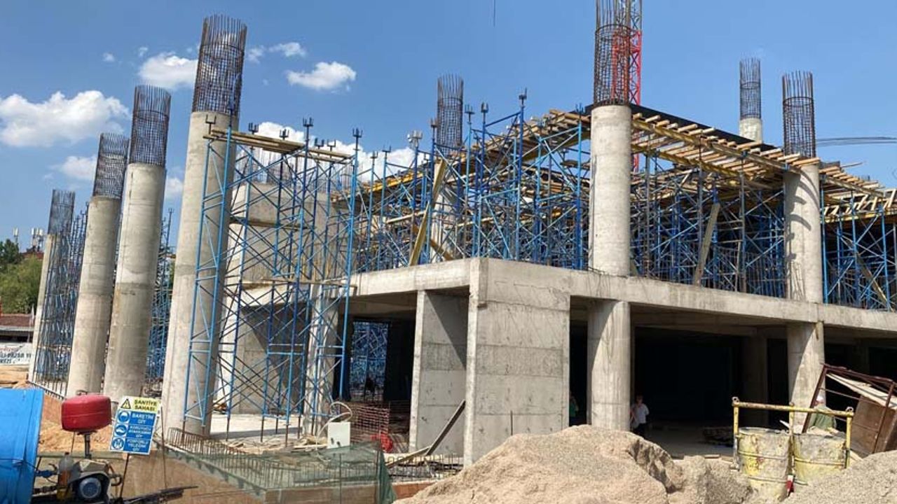 Kazım Kurt çok iddialı ama bu inşaat 29 Ekim'e yetişmez!