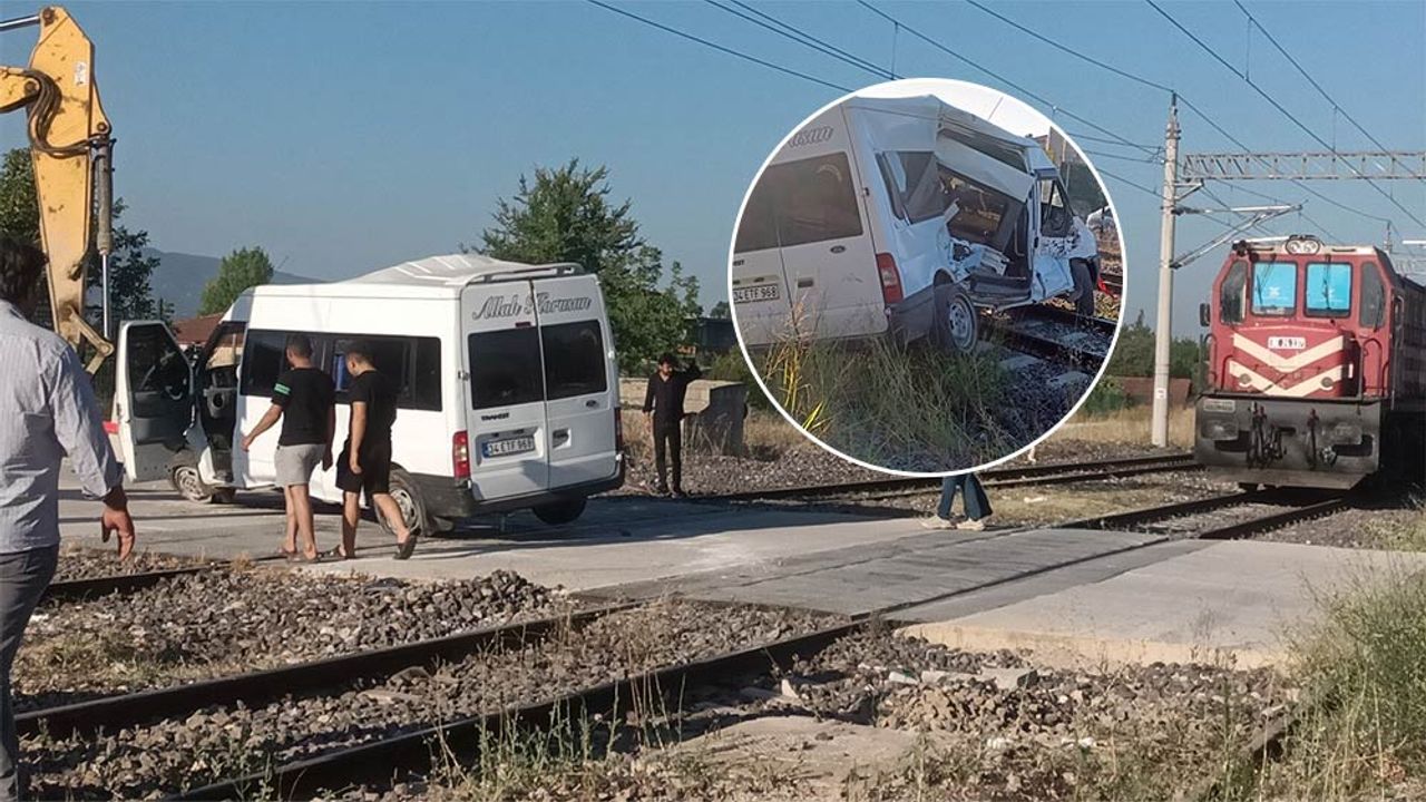 Eskişehir - İstanbul TCDD hattında kaza; Minibüsün boş olması faciayı önledi!