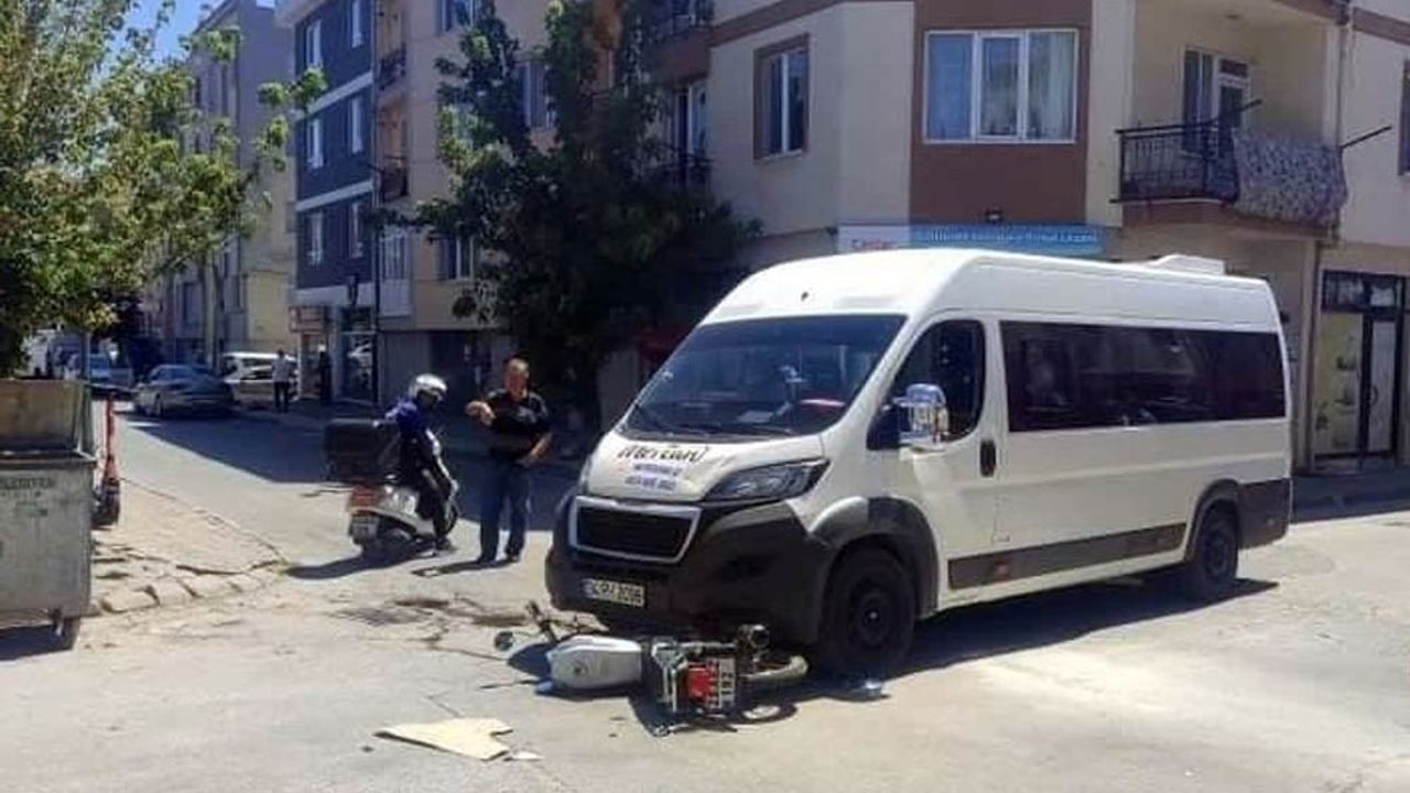 Eskişehir'de motosiklet ve servis minibüsü çarpıştı!