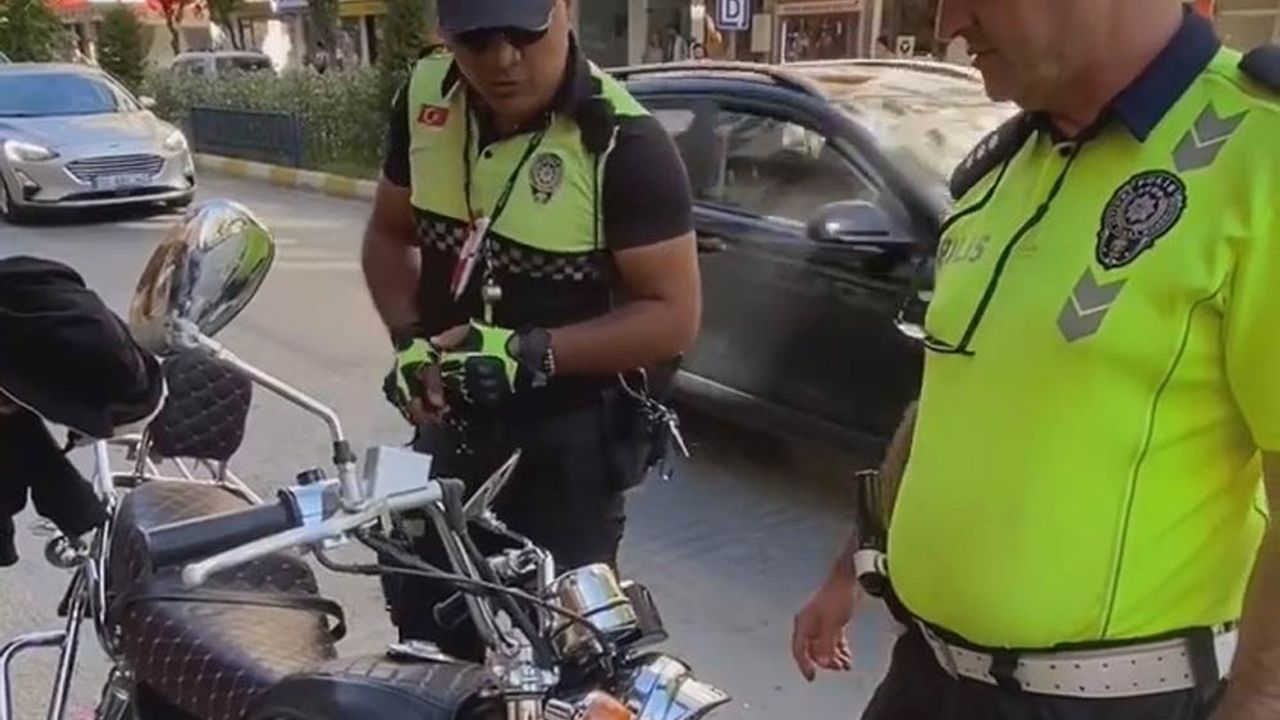 Trafik polisi bile şaşırdı kaldı; Bu motosiklette ne ararsan yok!