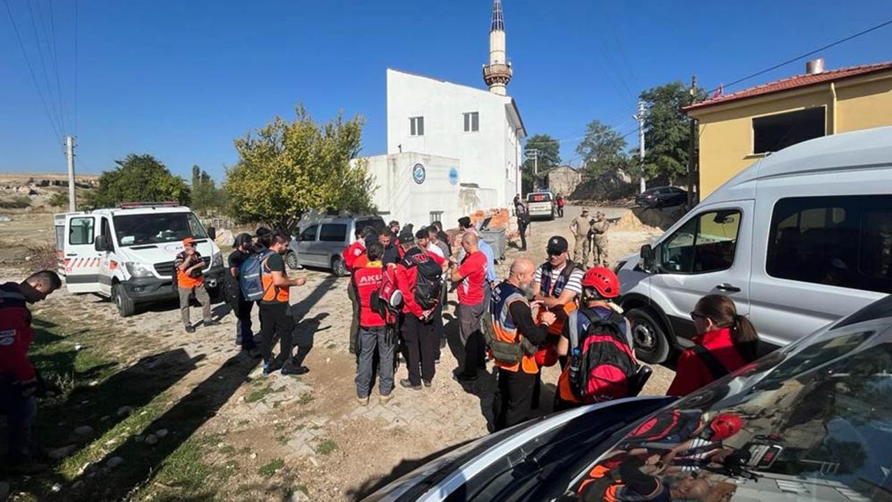 Eskişehir'de 50 kişilik ekip kaybolan yaşlı adamı arıyor!